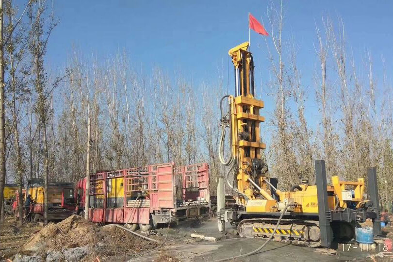 Water well drilling rig construction